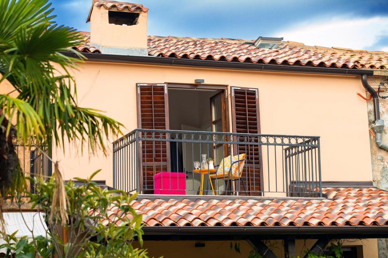 Holiday Home Kuca Na Moru Kornic Exterior photo