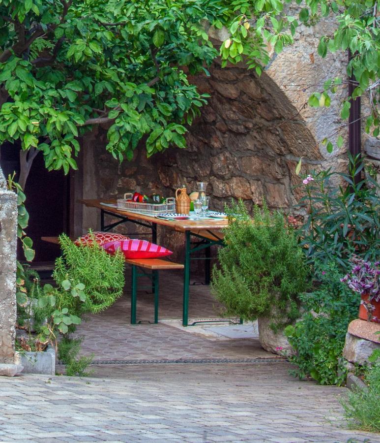 Holiday Home Kuca Na Moru Kornic Exterior photo